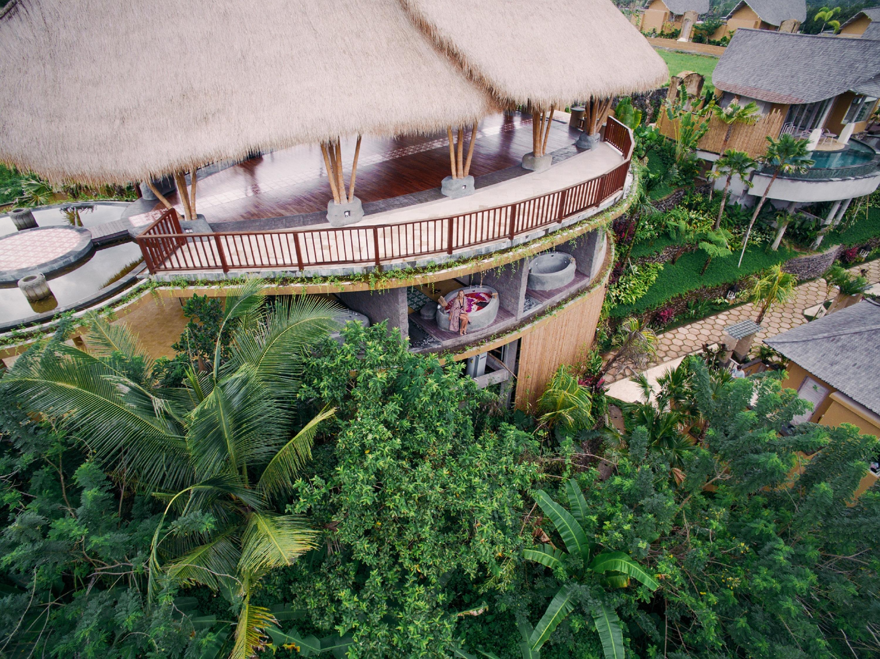 Wapa Di Ume Sidemen Hotel Sidemen  Exterior photo The resort's Treehouse Villas