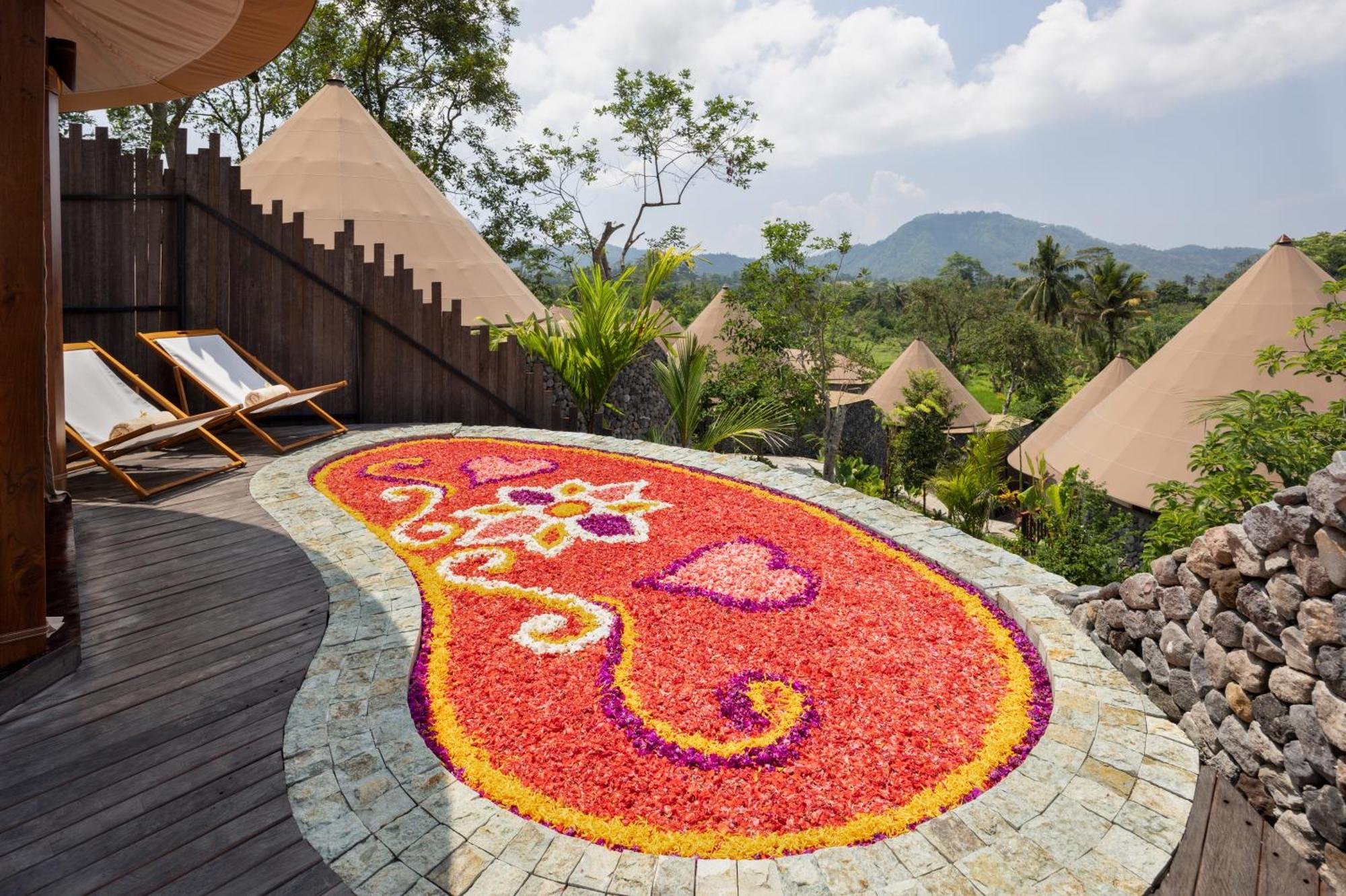 Wapa Di Ume Sidemen Hotel Sidemen  Exterior photo A pookkalam at a resort in Kerala