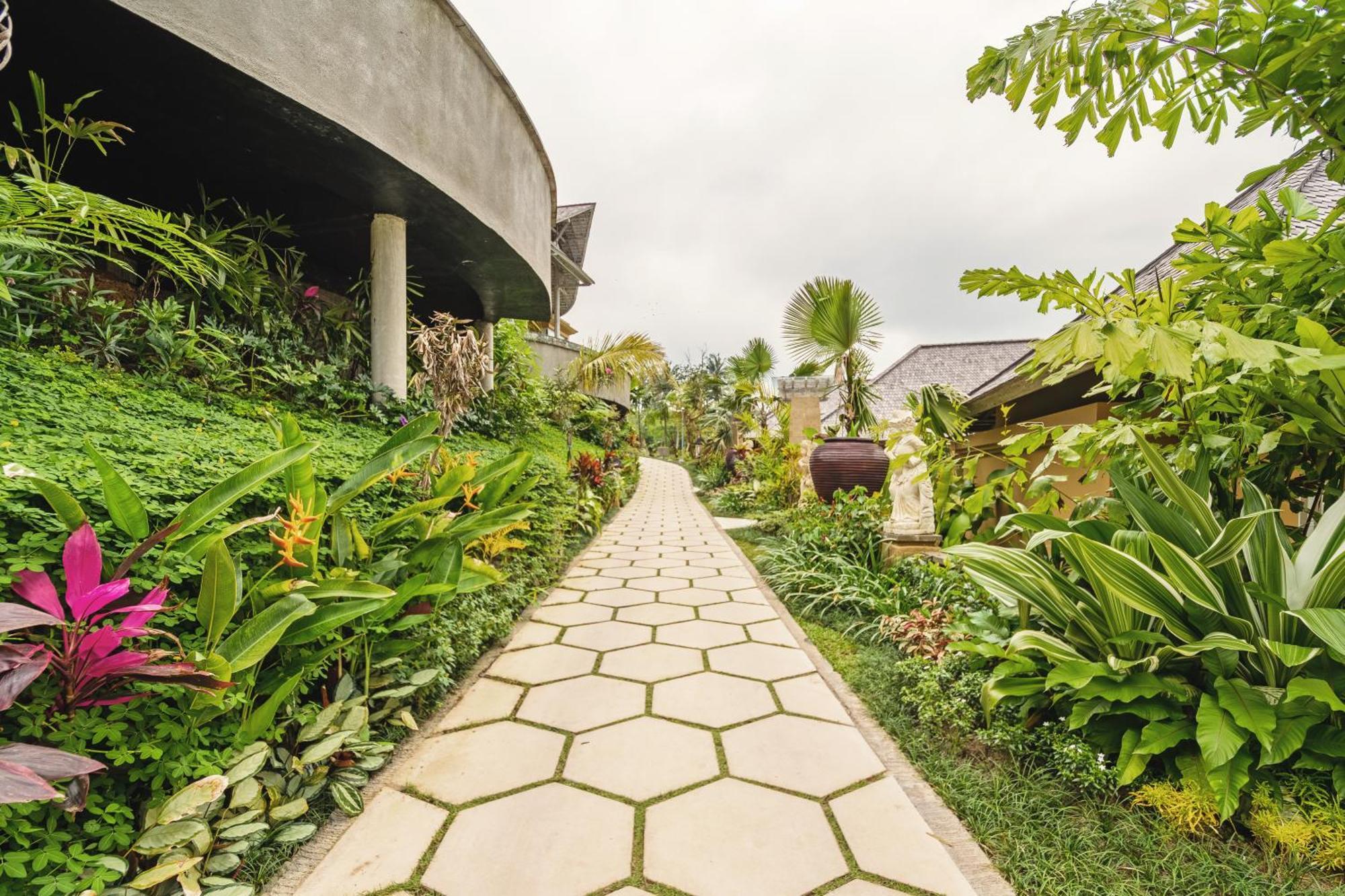 Wapa Di Ume Sidemen Hotel Sidemen  Exterior photo The path to the spa